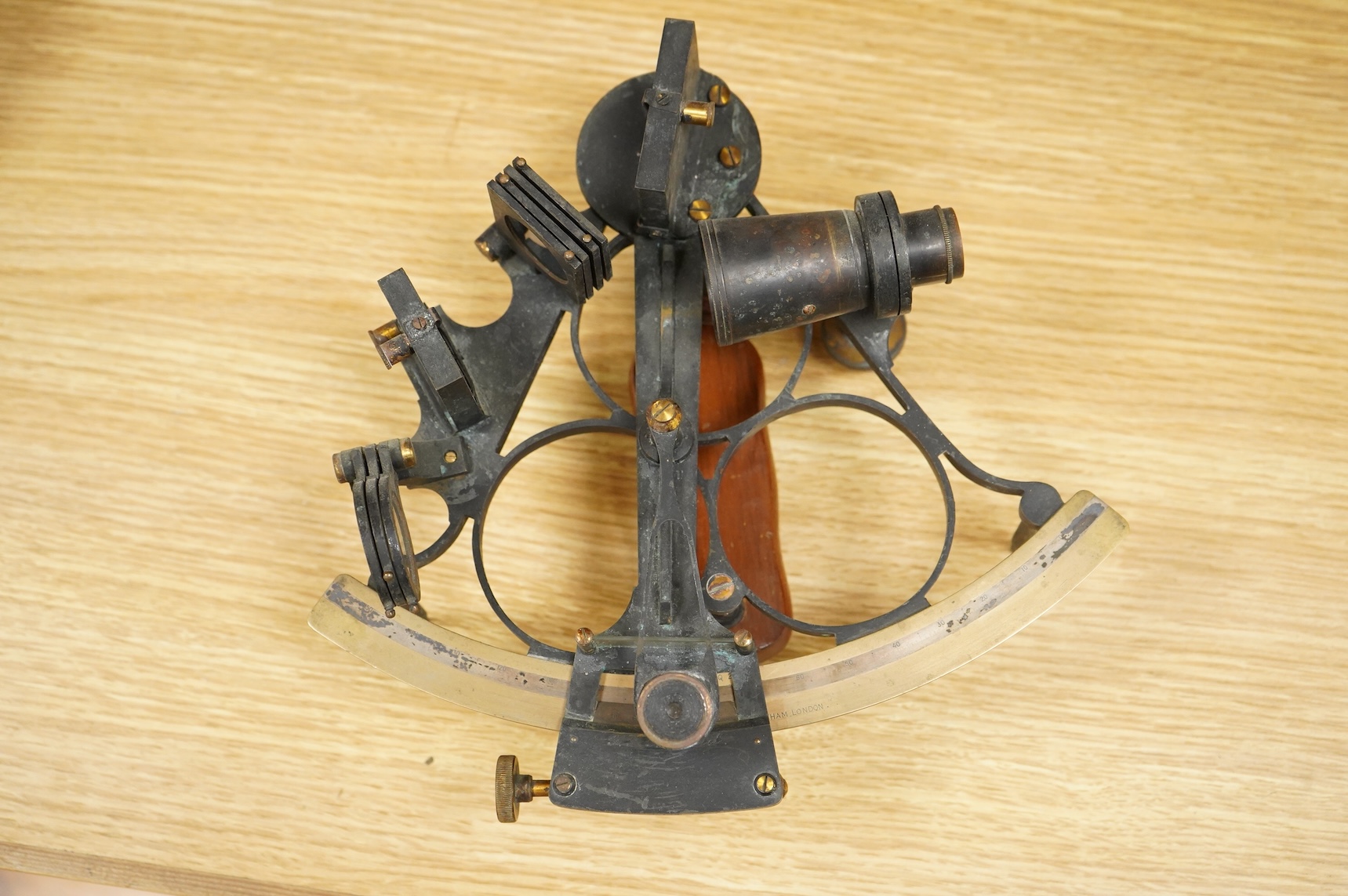 An early 20th century brass and lacquered sextant without maker’s mark, the mahogany case containing three eyepieces, card certificate of examination by the National Physical Laboratory screwed to the inside of the lid a